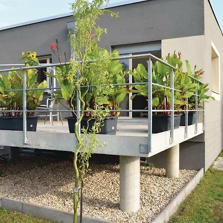 Beautiful In Dessau-rolau With 3 Bedrooms, Sauna And Wifi